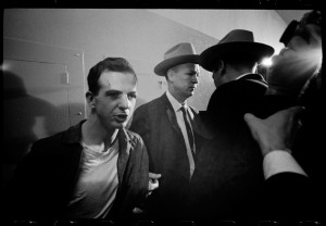 arrestation_oswald Lee Harvey Oswald, après son arrestationL'une des plus célèbres photos de Larry Schiller (photo: Larry Schiller)
